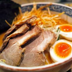 recette Ramen au porc et œuf mollet