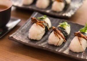 Découvrez la gastronomie insolite du Japon : larves de frelons et insecte